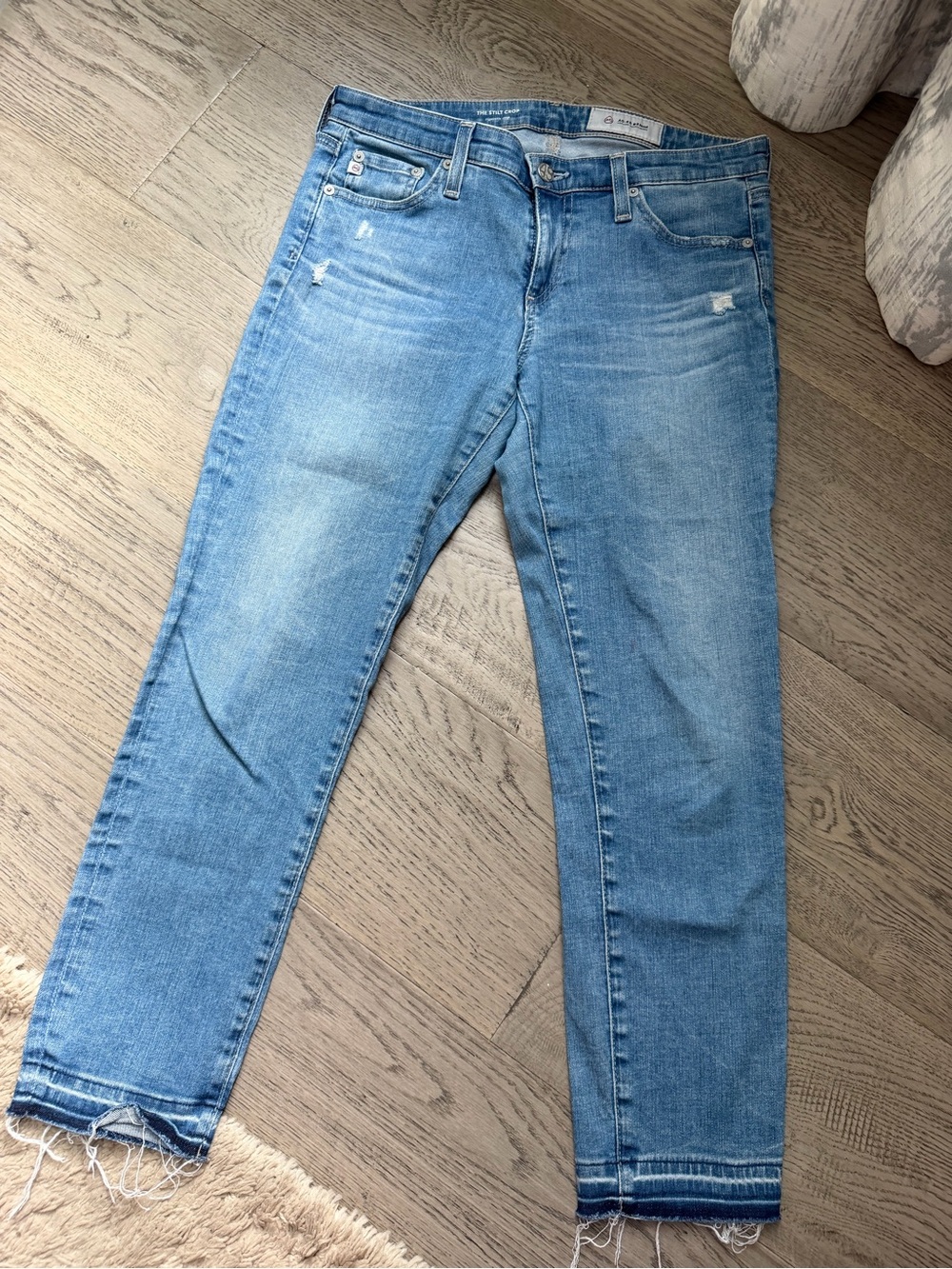 Lot of 3 pairs of AG jeans - size 28 - Picture 2 of 7